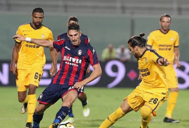 Soi kèo bóng đá Crotone vs Verona, 01:45 –  14/05/2021- VĐQG Ý [Serie A]