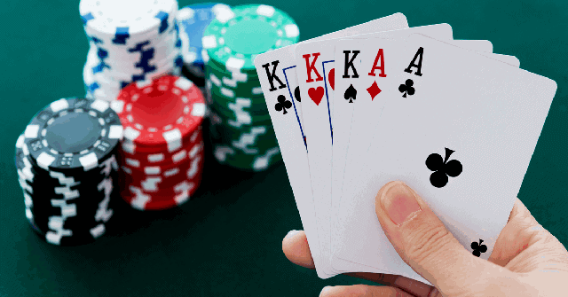 Ảnh hưởng của sự căng thẳng khi chơi Poker trực tuyến