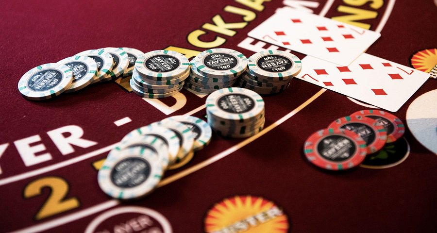 Blackjack và những mẹo chơi cần dùng để tăng khả năng chiến thắng